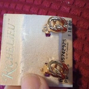 Richelieu vintage clip-on earrings